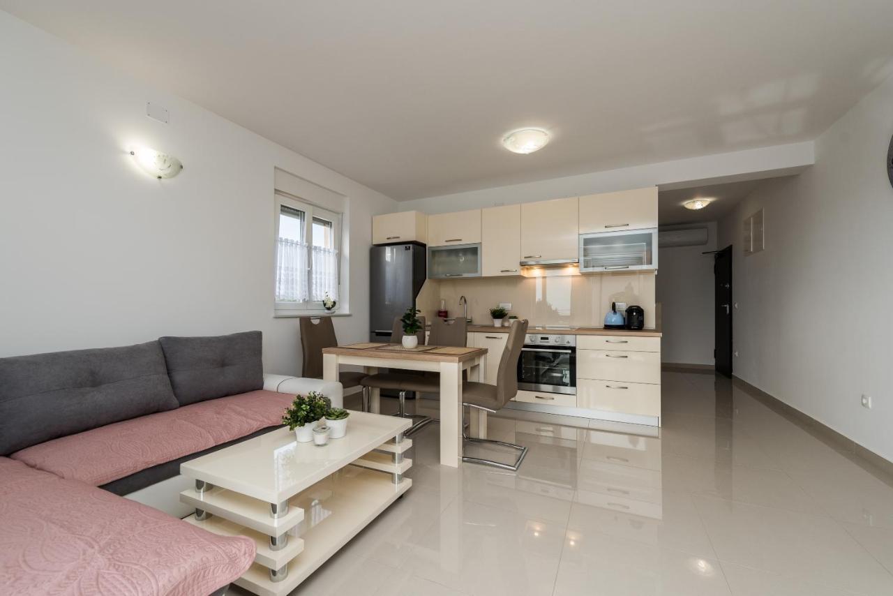 מאנדרה Zoran Brand New Modern Apartments מראה חיצוני תמונה