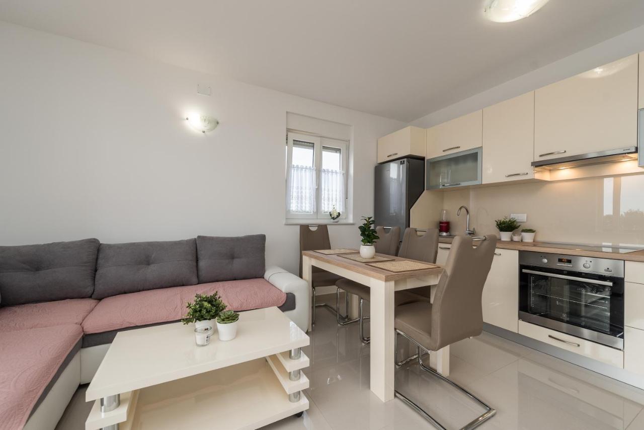 מאנדרה Zoran Brand New Modern Apartments מראה חיצוני תמונה