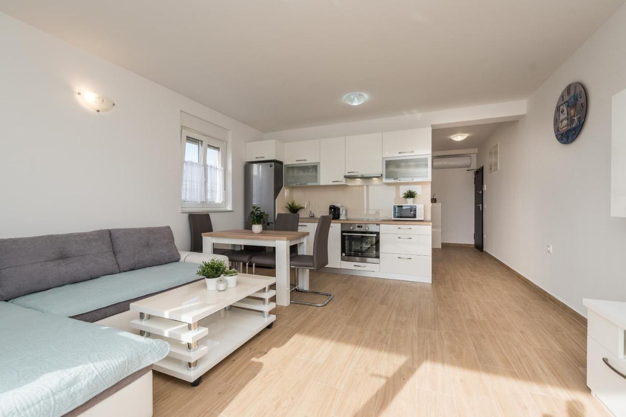 מאנדרה Zoran Brand New Modern Apartments מראה חיצוני תמונה