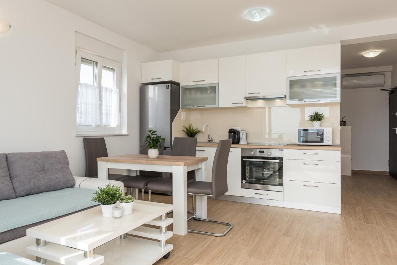 מאנדרה Zoran Brand New Modern Apartments מראה חיצוני תמונה